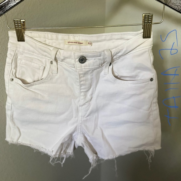 Short Levi’s - Picture 2 of 2
